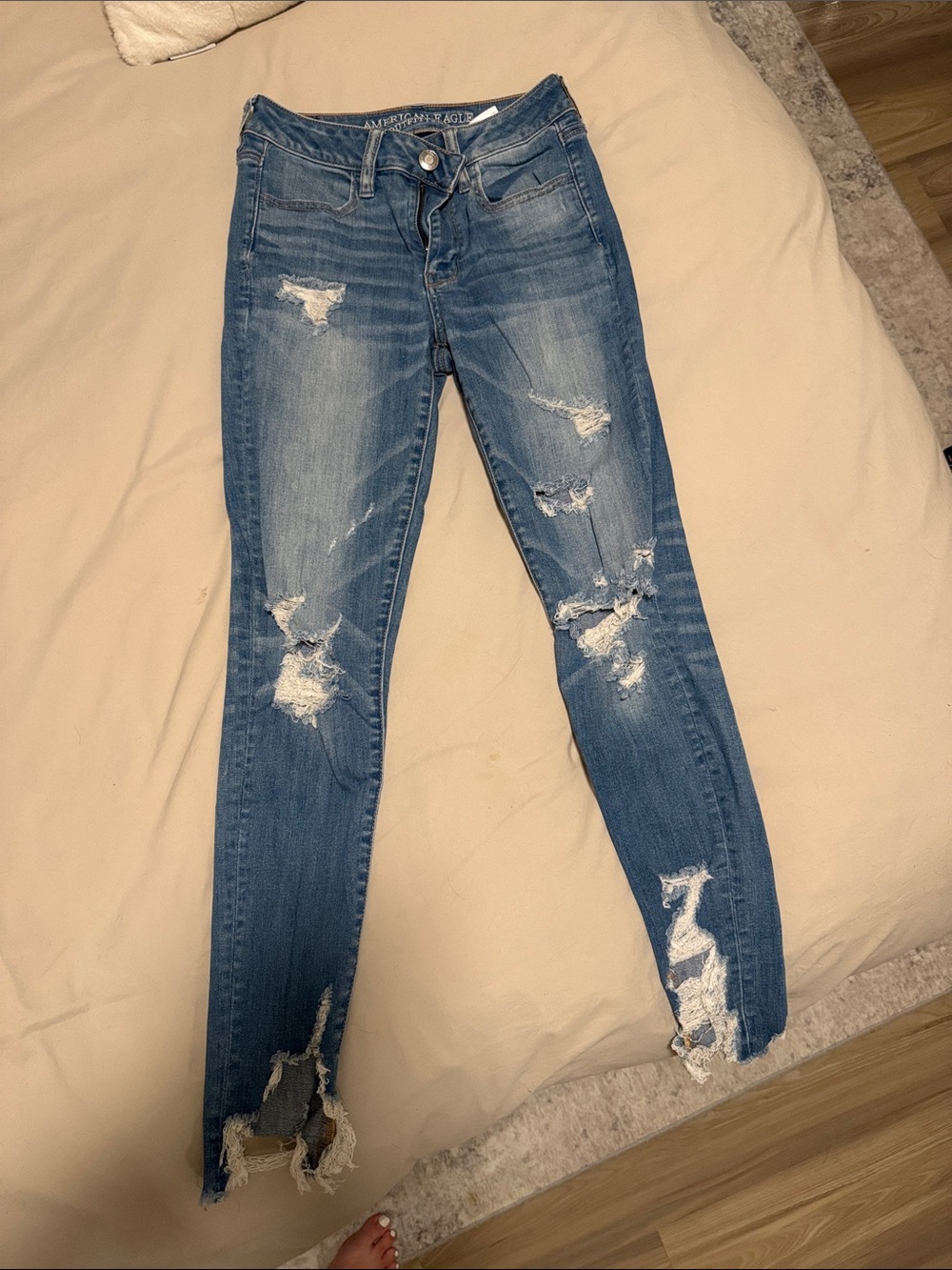 American Eagle Outfitters Medium Blue Distressed Skinny Jeans